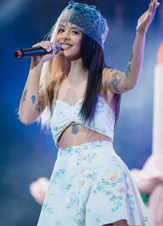 Dollhouse (Música), Wiki Melanie Martinez Brasil