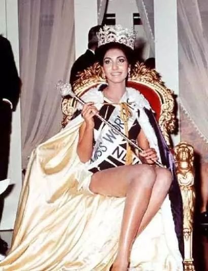 reita faria crowned as Miss World