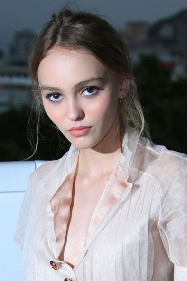 Lily-Rose Depp Age, Wiki, Height, Net Worth, Boyfriend, Family ...