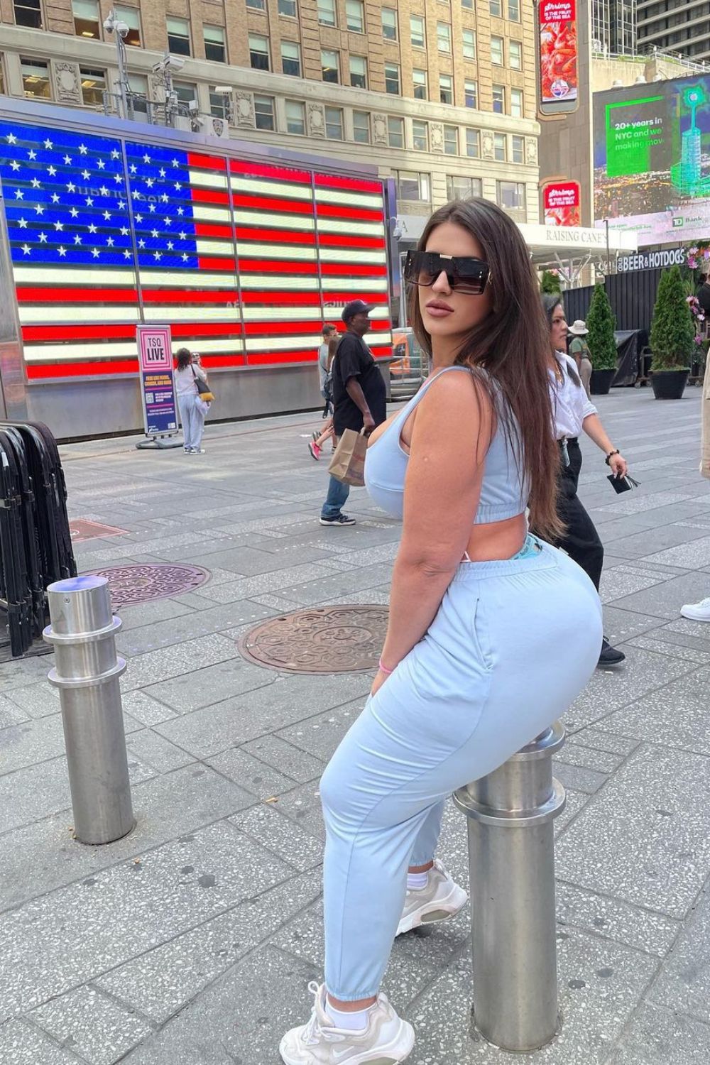 Viking Astryr Curvy Model Biography Wiki Age Height Weight Career Pics