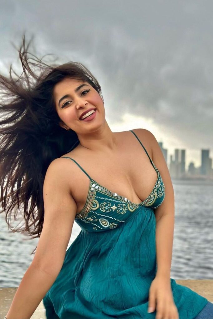 Nikita Sharma Viral Video